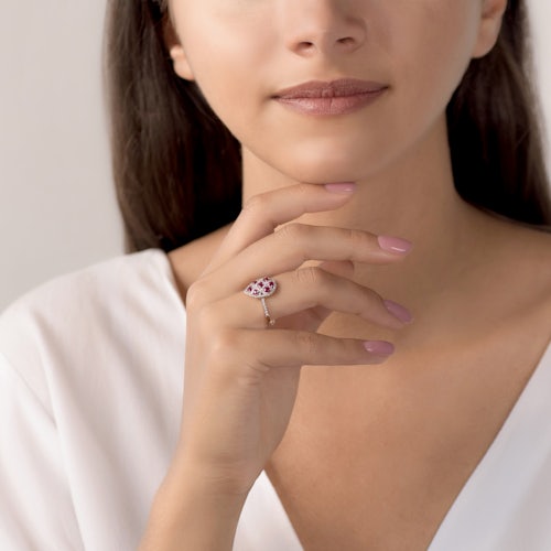 Pierścionek SAVICKI: dwukolorowe złoto, rubiny, diamenty